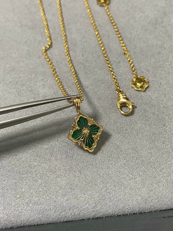 BUCCELLATI. OPERA TULLE PENDANT IN YELLOW GOLD WITH GREEN ENAMEL